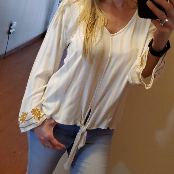 Maurices Tops - Maurice's boho front tie shirt